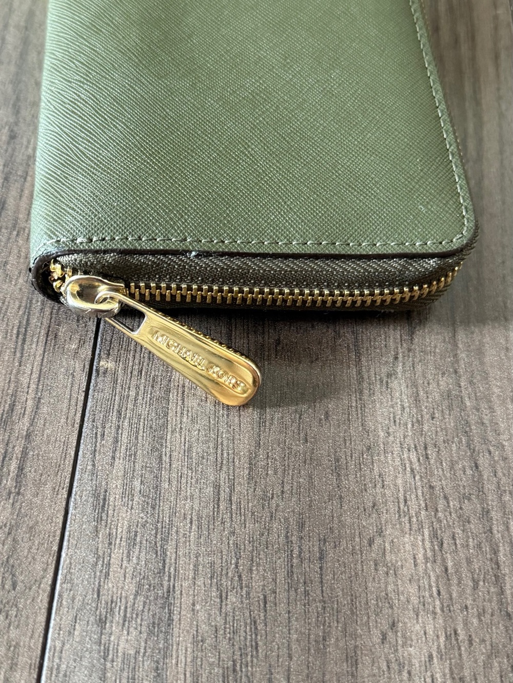 Michael Kors Olive Green Zip-Around Saffiano Wallet with Gold Logo - Picture 3 of 6
